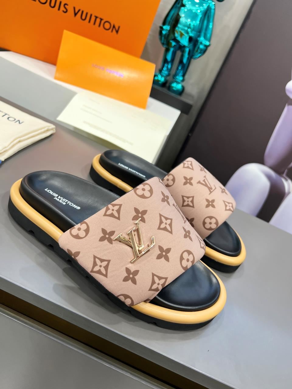 Louis Vuitton Slippers